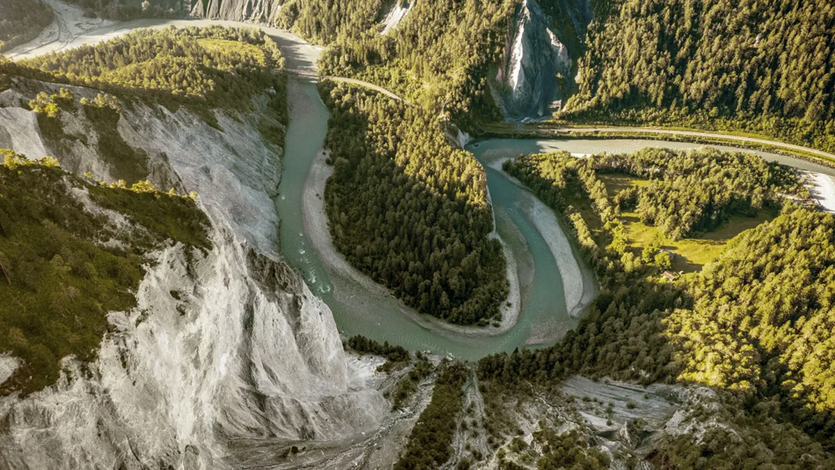 Vogelperspektive auf die Rheinschlucht